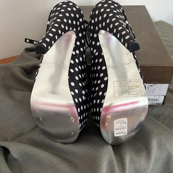 Platform BEBE crisscross ankle strap heels - Picture 2 of 4